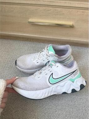 Nike Renew Ride 2 White Green Glow Running Sneakers Women’s 7.5